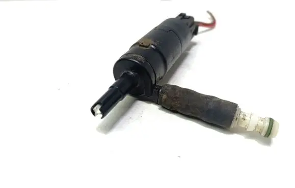 Volkswagen PASSAT B5.5 Headlight washer pump 3B0955681A