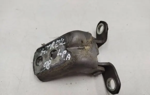 Nissan X-Trail T31 Front door lower hinge 
