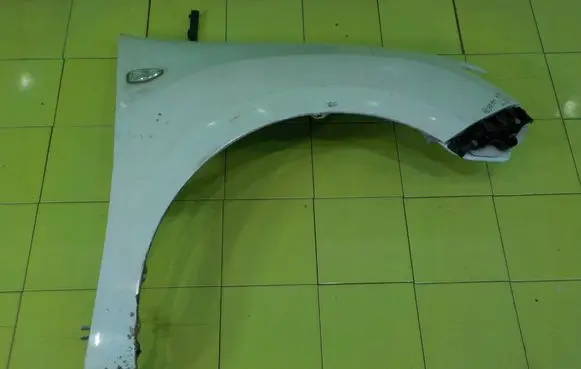 Dacia Sandero II Fender PRZOD PRAWY