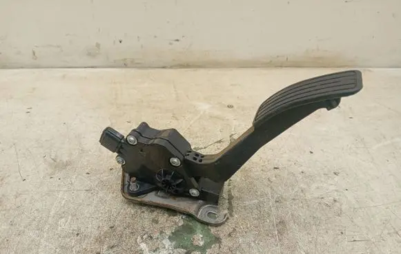 Subaru Outback Accelerator throttle pedal 36010AG140 1988007120 09K01000199