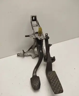 Audi A4 S4 B5 8D Pedal assembly 8D1721117
