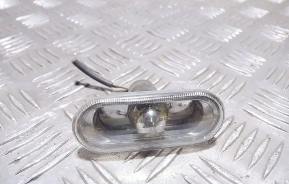 Front fender indicator light