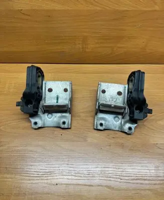 Radiator mount bracket