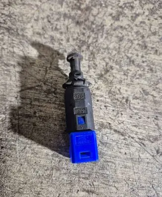 Renault Espace IV Clutch pedal sensor 110895