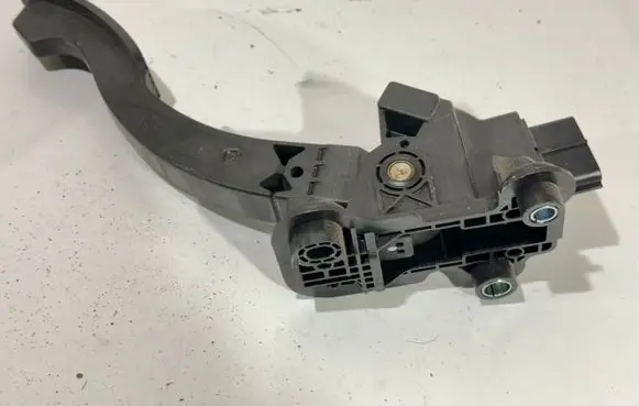 Mitsubishi Outlander Accelerator throttle pedal 1600A116