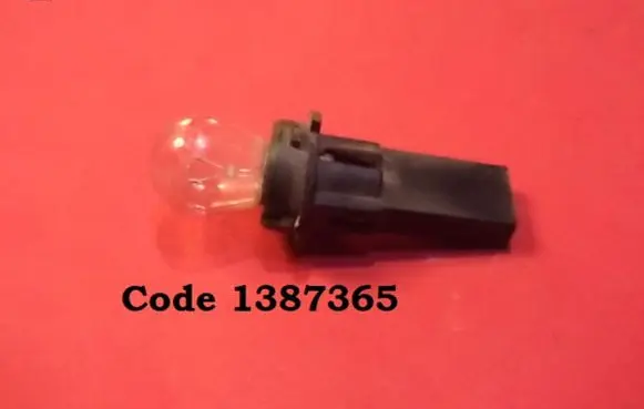 BMW X5 E53 Tail light bulb cover holder 1387365