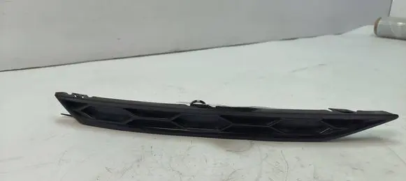 Audi Q3 8U Front bumper lower grill 8U0807926