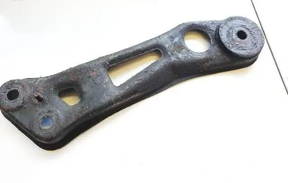 Nissan Murano Z50 Engine mounting bracket