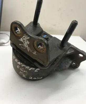 Hyundai Santa Fe Engine mount bracket 218322B000