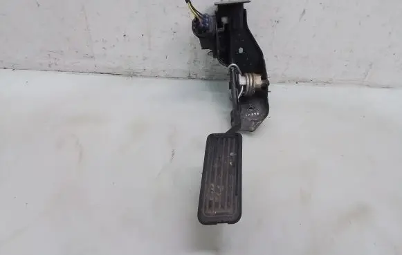 Toyota Avensis T250 Accelerator throttle pedal