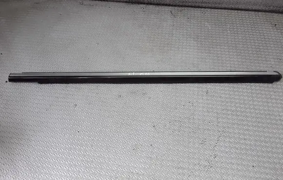 Mercedes-Benz S W220 Front door glass trim molding