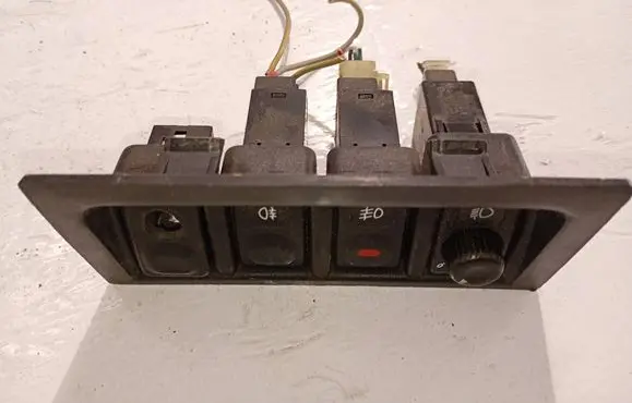 Skoda Felicia II Central console control unit 458547