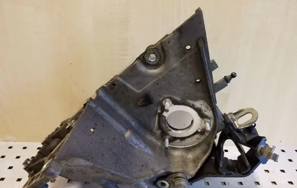 Opel Zafira C Fuel pump bracket 55574721