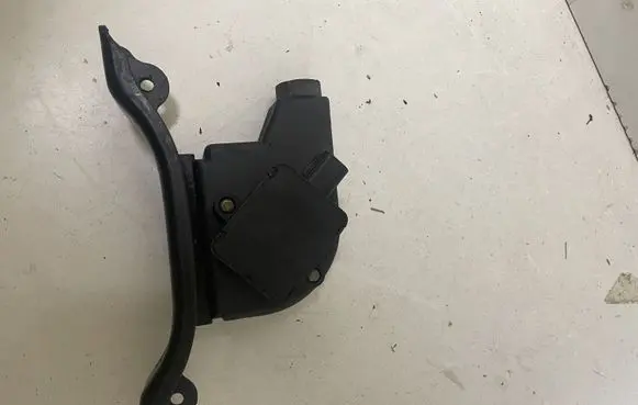 Peugeot Partner Accelerator pedal position sensor 9643365680