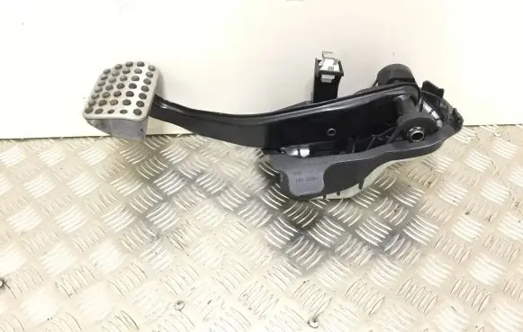Mercedes-Benz E W238 Brake pedal A2052920515