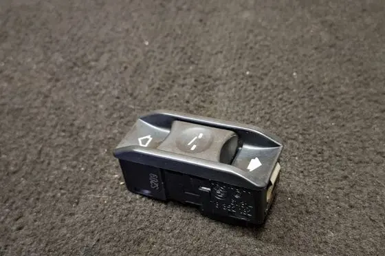 BMW 5 E39 Sunroof switch 03015000 8352182 6131