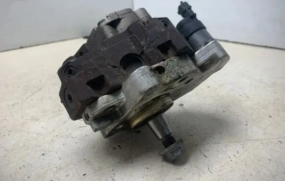 Renault Megane II Fuel injection high pressure pump 8200456693 002743 0445010075