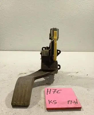 Ford Focus Accelerator throttle pedal 2M519F836AE