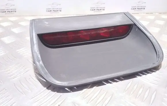Mitsubishi Carisma Third/center stoplight 0996400
