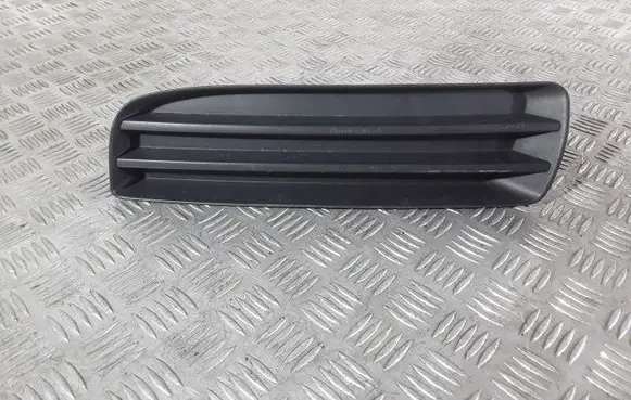Chrysler 300 - 300C Front fog light trim/grill 04805943AA