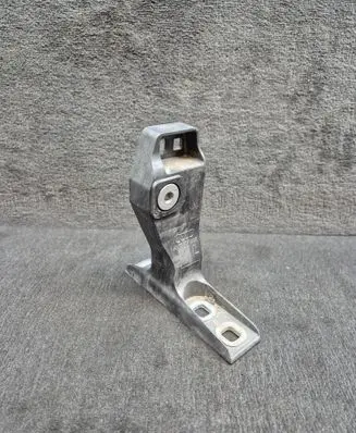 Audi Q7 4M Front bumper mounting bracket 4M0807333
