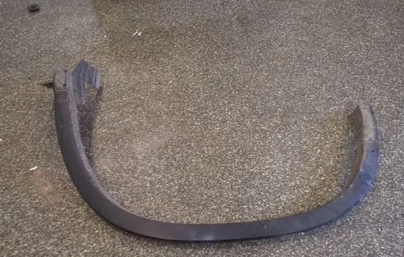 Rear fender molding trim