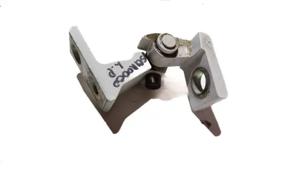 Volkswagen Scirocco Front door lower hinge 7N0831402