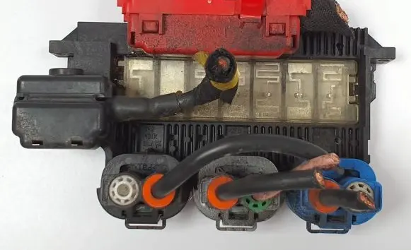 Citroen C5 Battery relay fuse 7227-6156