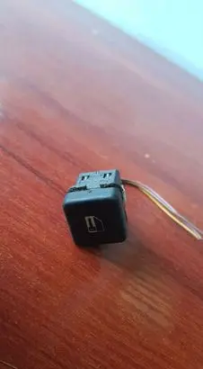BMW 7 E38 Central locking switch button 8360828
