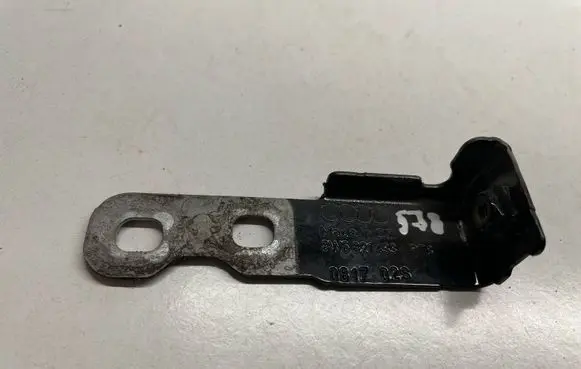 Audi A5 Fender mounting bracket 8W6821433
