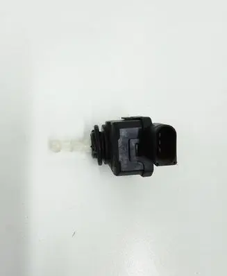 Mercedes-Benz E W211 Headlight level adjustment motor A0008201608