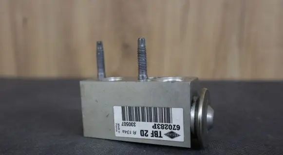 Mercedes-Benz SLK R172 Air conditioning (A/C) expansion valve 1728350072 A1728350072