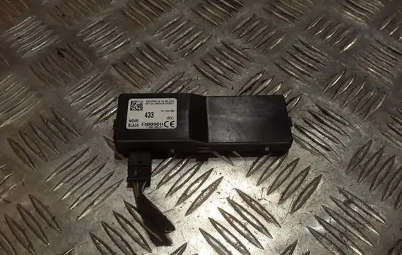 Opel Insignia A Door central lock control unit/module 13501980