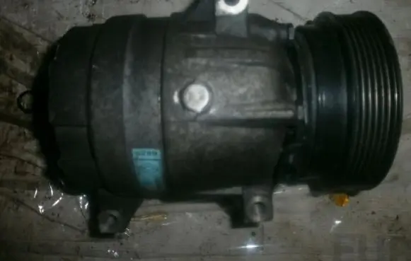 Renault Scenic I Air conditioning (A/C) compressor (pump) 7700103536