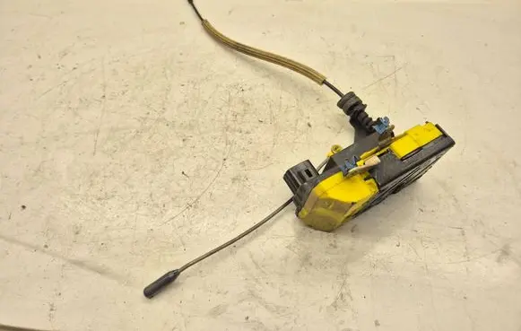 Volvo V70 Front door lock 9141702