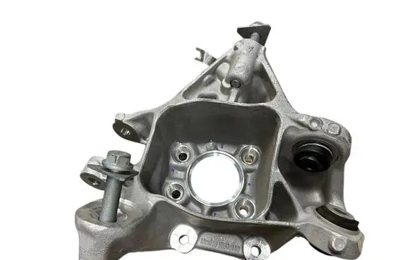 Rear wheel hub spindle/knuckle