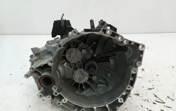 Volvo XC40 Manual 5 speed gearbox 1285463