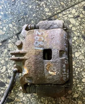 Nissan NV200 Front brake caliper