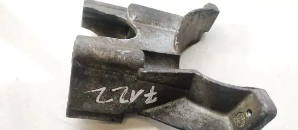 Engine mounting bracket