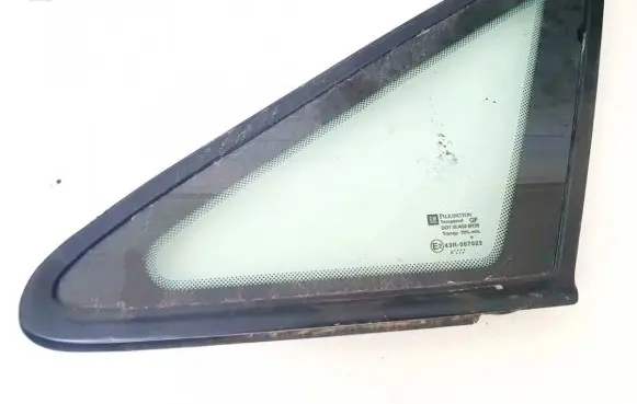 Opel Zafira A Front triangle window/glass 
