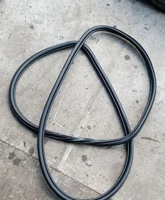 Audi Q7 4L Front door rubber seal 4L0831721