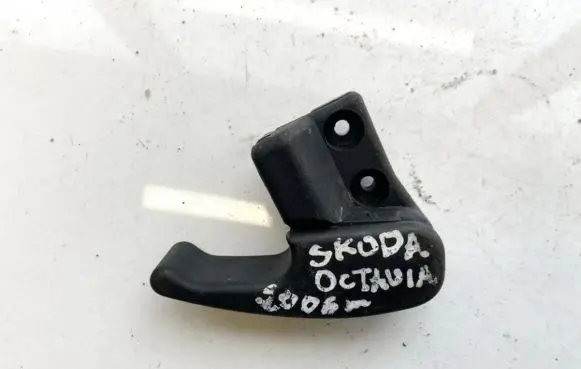 Skoda Octavia Mk2 (1Z) Engine bonnet (hood) release handle