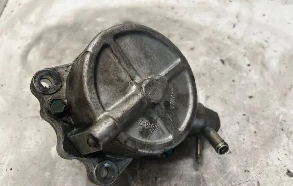 Nissan Primera Vacuum pump A40402