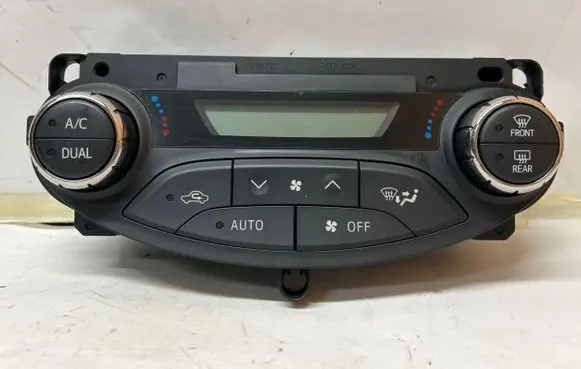 Toyota Yaris Climate control unit 75F206
