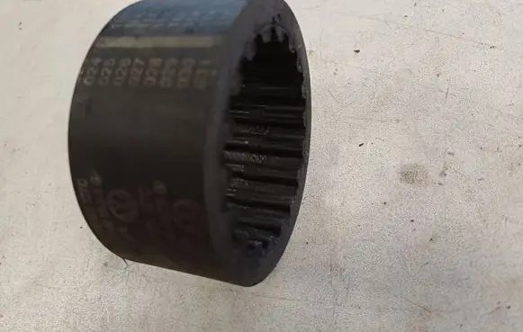 Volkswagen Touareg I A/C flexible coupling/sleeve 070903327C