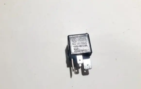 Volkswagen PASSAT B5 Other relay 1k0951253a v23134-j52-x430