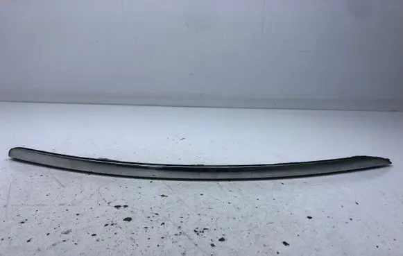 Front bumper splitter molding