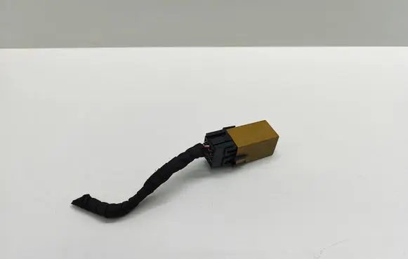 BMW 5 E60 E61 Window wiper relay 8384505 61368384505 V23141