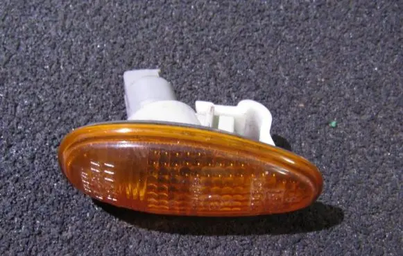 Mitsubishi Space Gear Front fender indicator light
