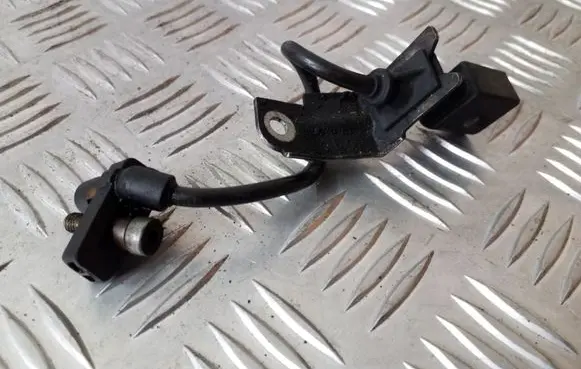 BMW 5 E60 E61 Crankshaft position sensor 0281002477